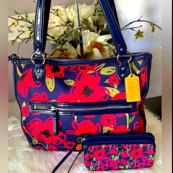 Coach Handbags - RARE COACH Poppy Hallie Floral Tote /
Shoulder Bag  & Wallet /wristlet HTF